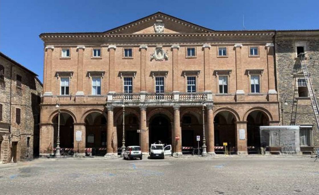 Firmati i contratti per i lavori al palazzo municipale e all'ex convento filippini